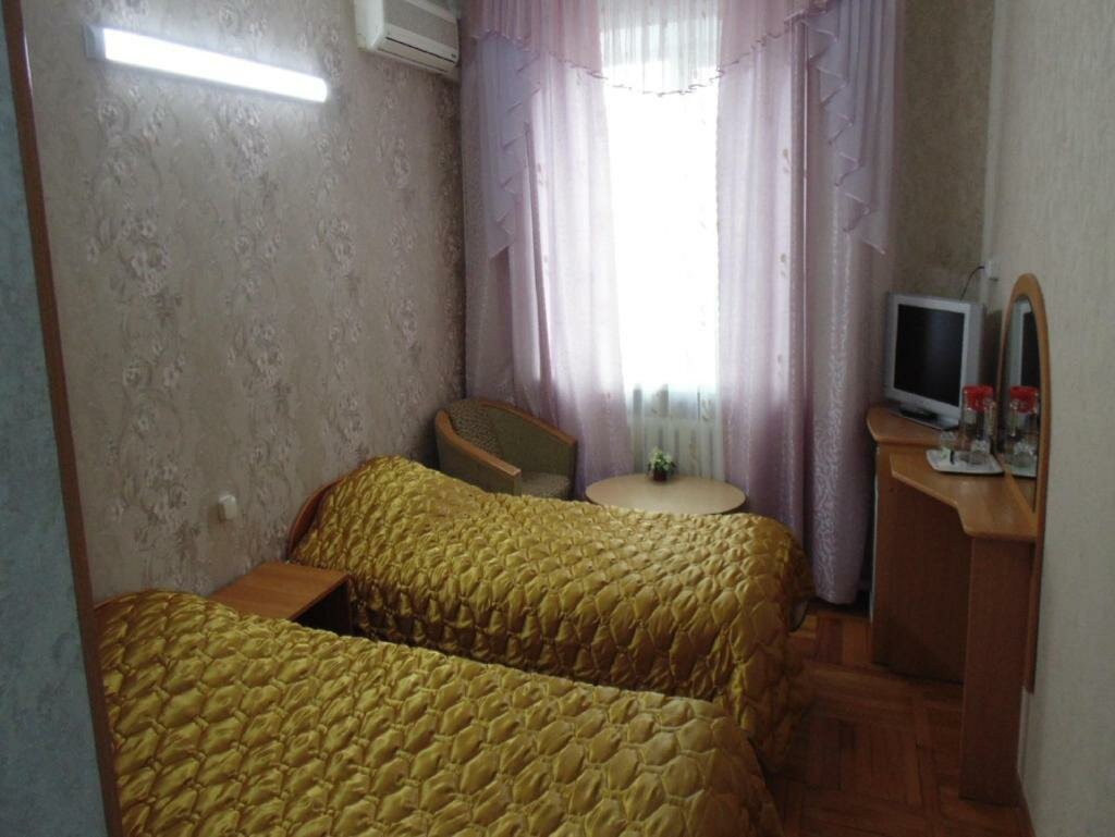 Гостиница Никопол Шахты-153