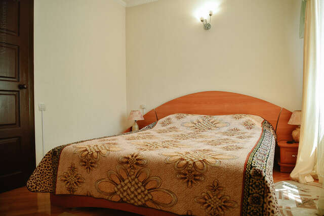 Гостиница Никопол Шахты-143