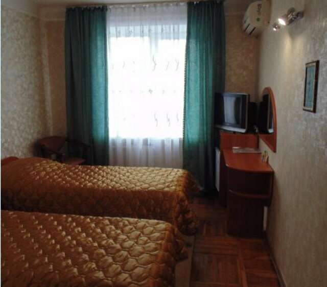 Гостиница Никопол Шахты-171