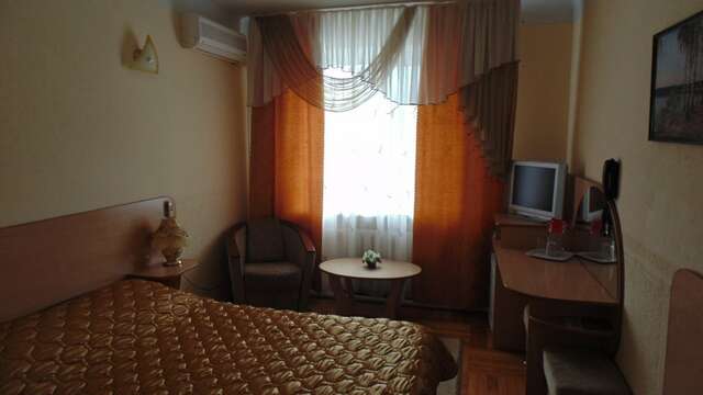 Гостиница Никопол Шахты-165