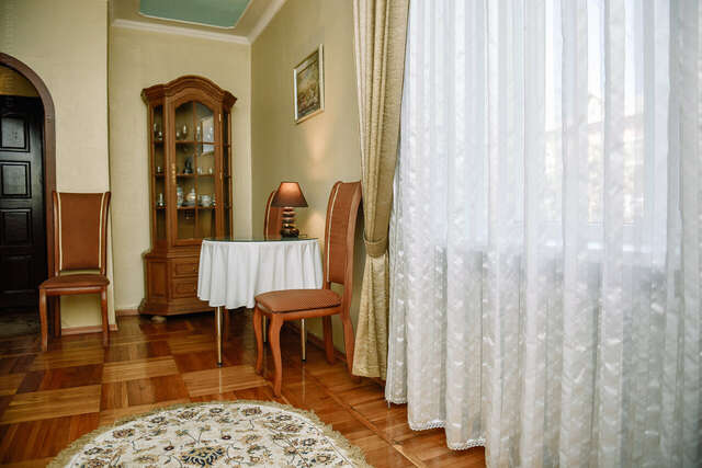 Гостиница Никопол Шахты-113