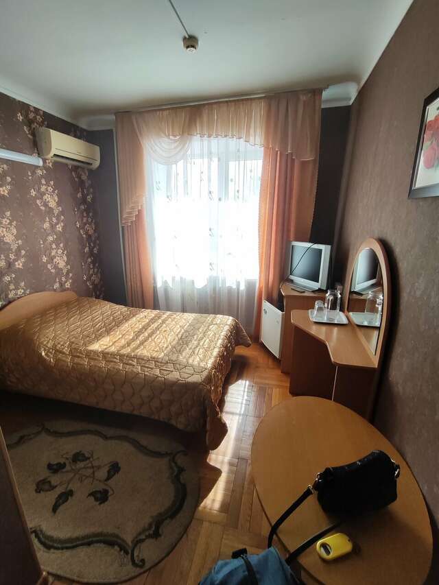 Гостиница Никопол Шахты-215