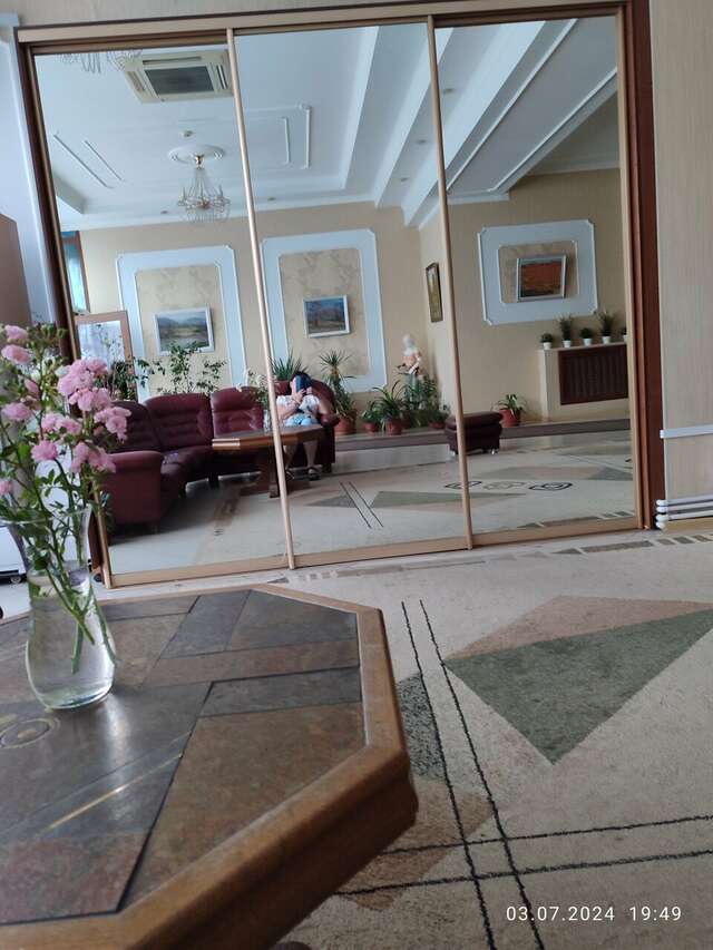 Гостиница Никопол Шахты-211