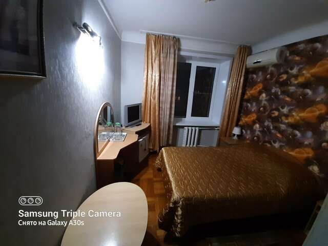 Гостиница Никопол Шахты-220